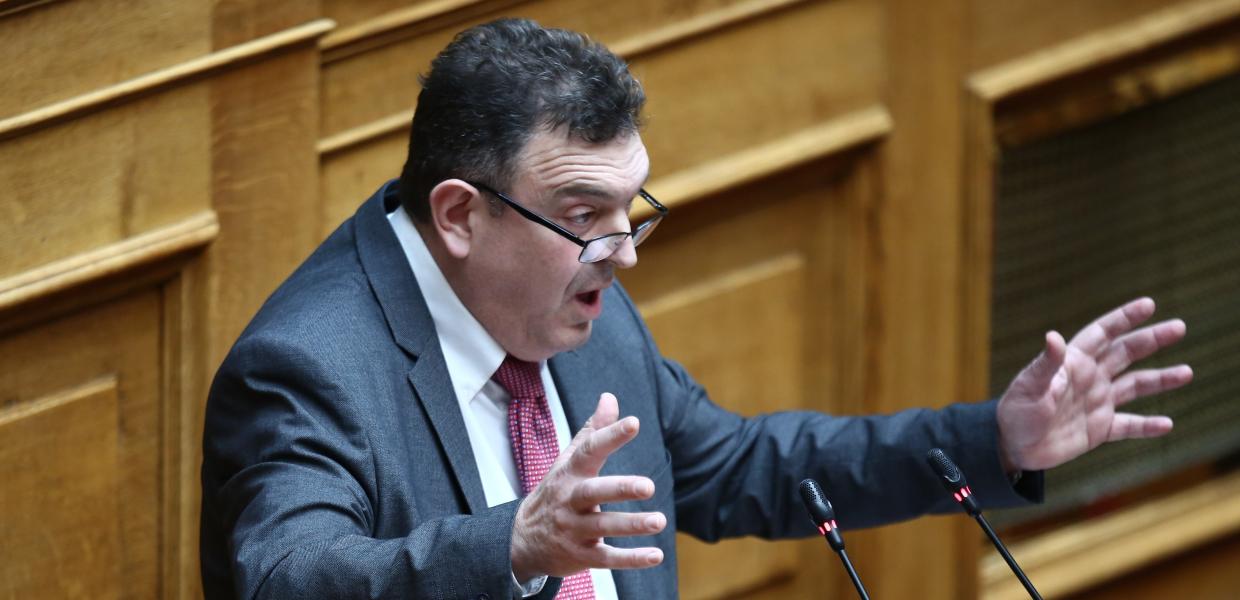 Ο Νίκος Παπαδόπουλος στη Βουλή