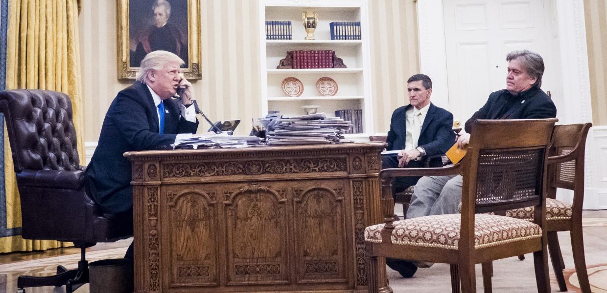 Ο Trump Ο Σύμβουλος Εθνικής Ασφάλειας Michael Flynn αι ο Ανώτερος Σύμβουλος του Προέδρου Steve Bannon